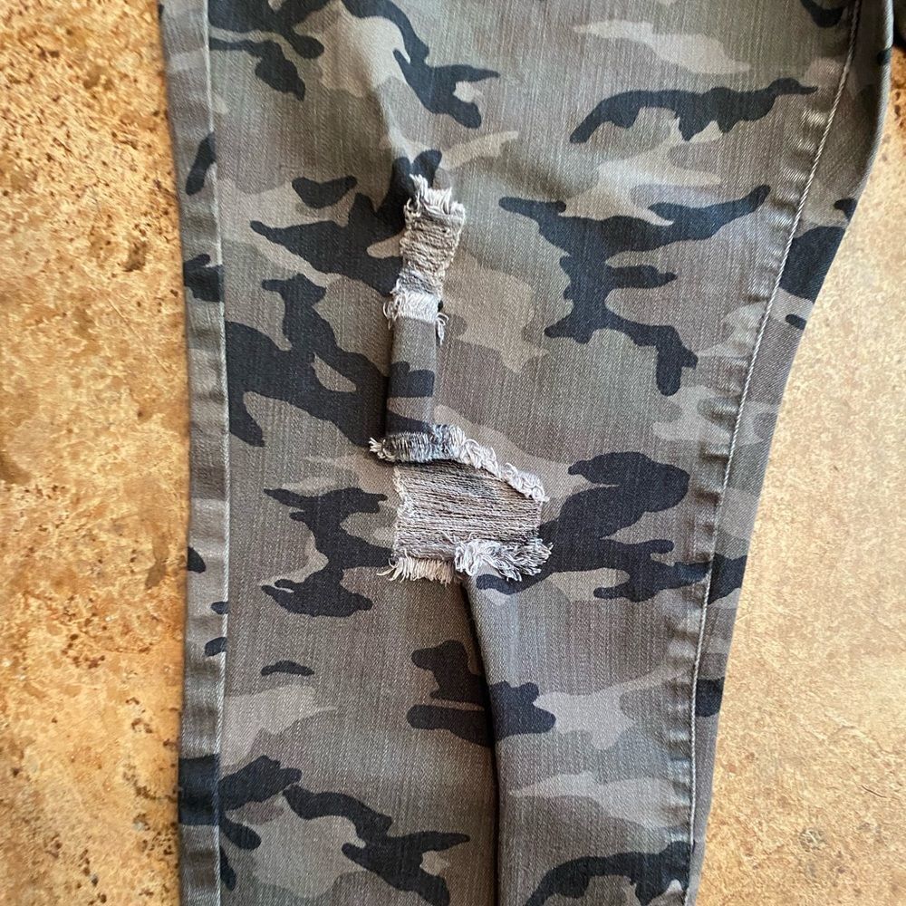 Lane bryant Skinny Camo Print Distressed Mid Rise Super‎ Stretch Jeans - Picture 3 of 8
